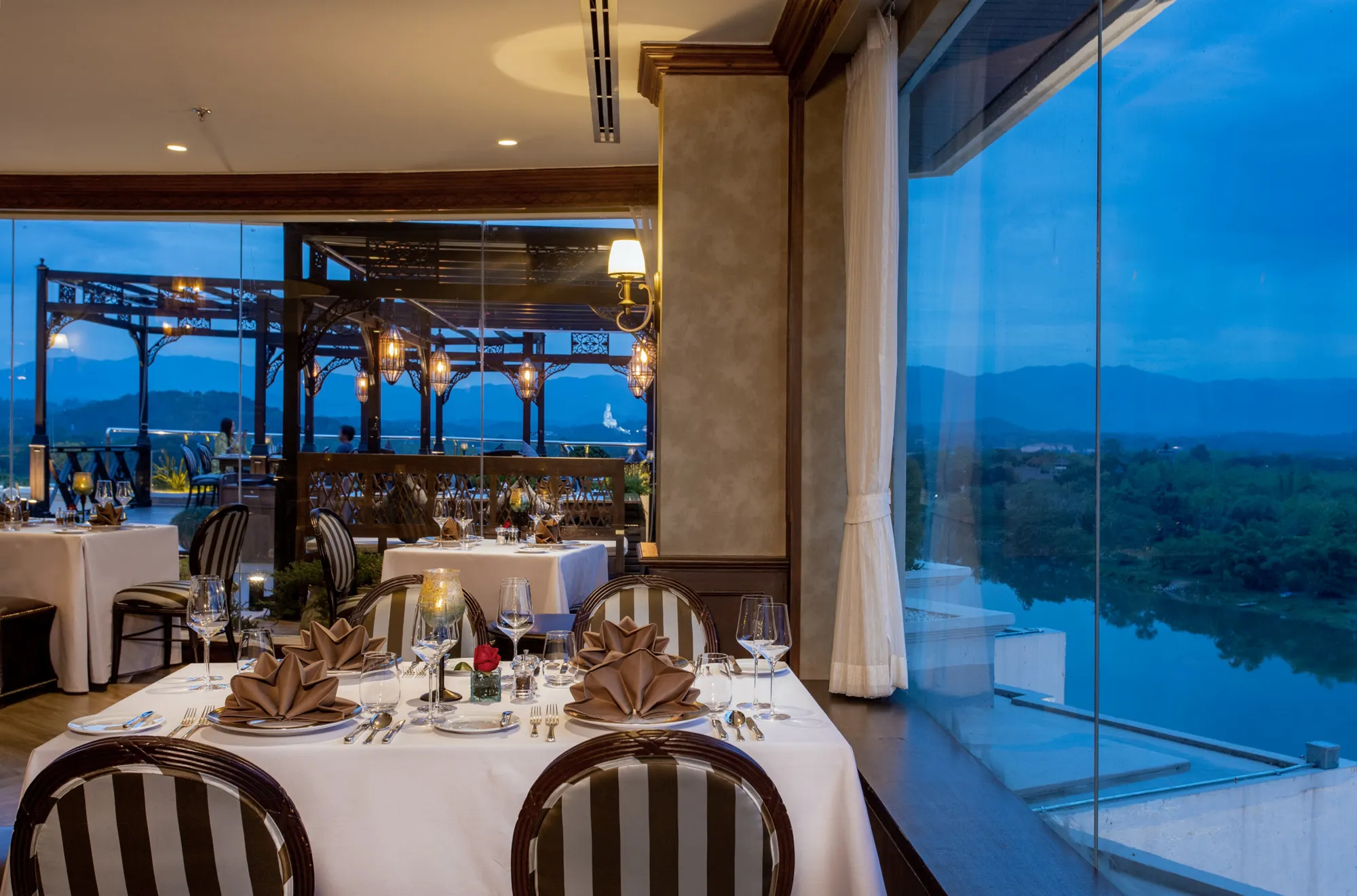 The Peak Wine & Grill 