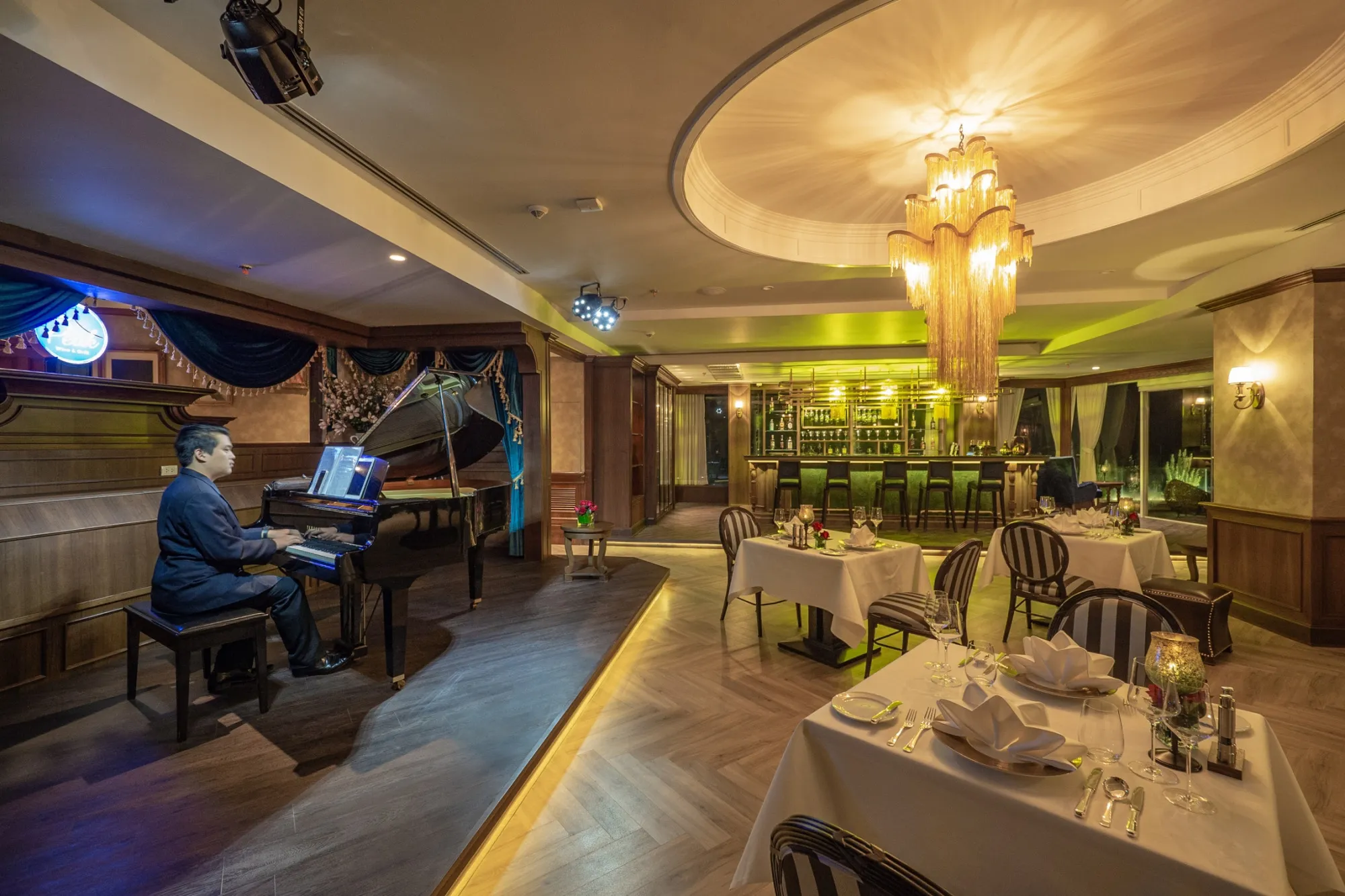 The Peak Wine & Grill 